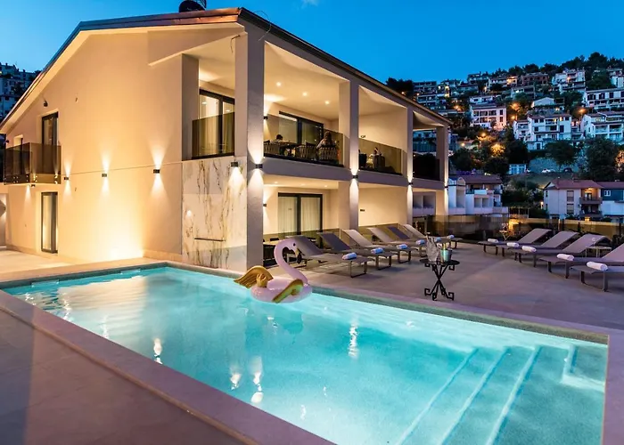 Villa Nina - Apartments With Pool Near The Sea