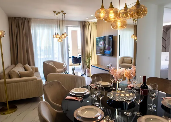 Villa Nina - Apartments With Pool Near The Sea