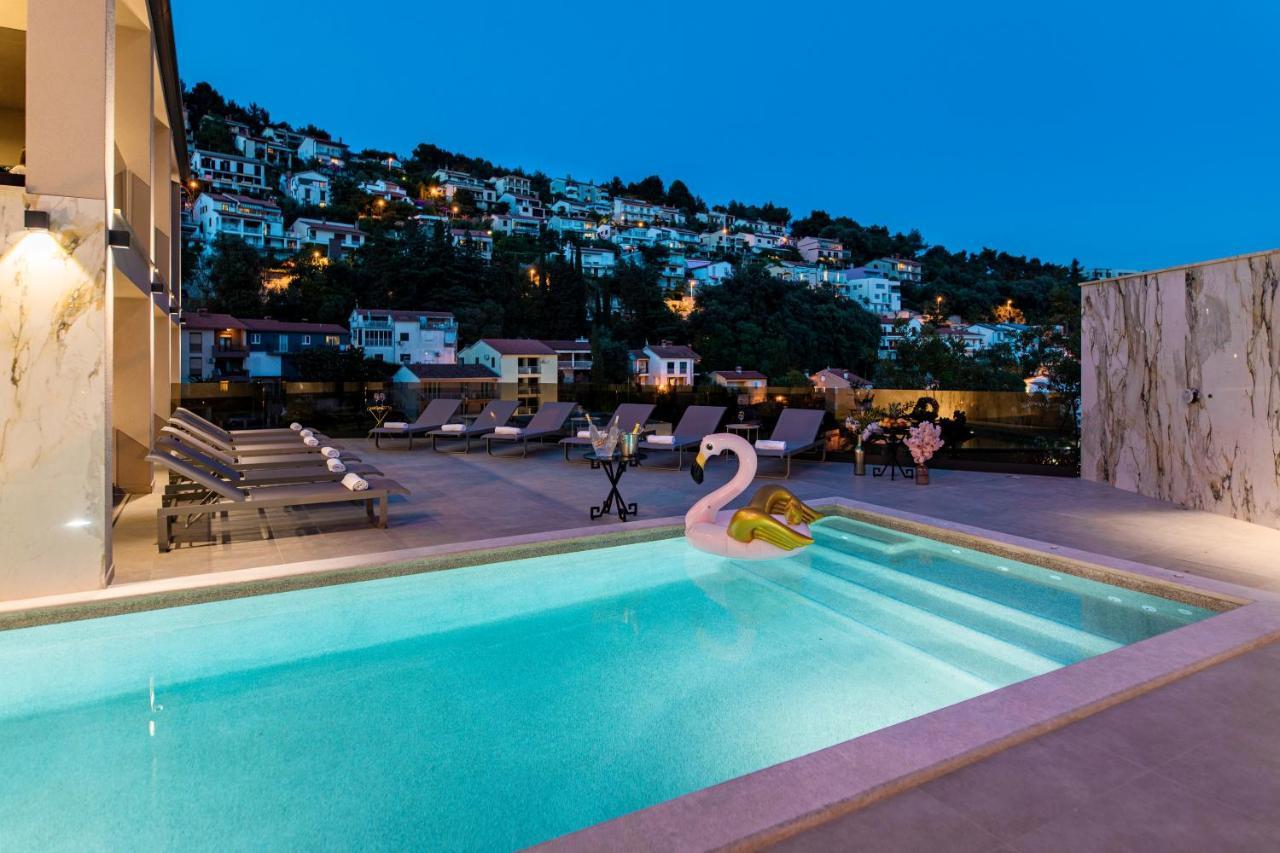 Apartment Nina - With Pool Near The Sea *