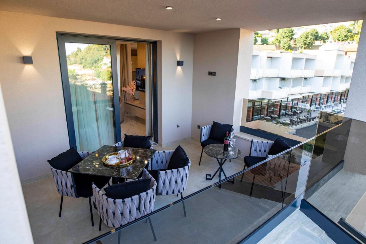 Apartment Nina - With Pool Near The Sea *